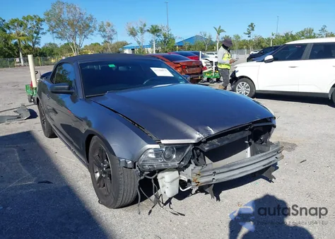 2014 Ford Mustang V6 из США, поврежденный, VIN 1ZVBP8EM2E5292790